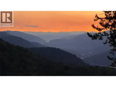 Discover unparalleled views of the Columbia River Valley and stunning mountain scenery from this exc...