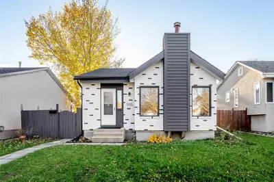 2F//Winnipeg/SS Now | Offers Oct 28 | OH: Oct 25 & 26, 12-2 PM |Step into luxury with this beautiful...
