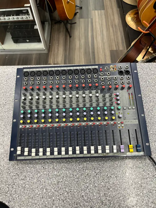 Soundcraft EFX12 Mixer in Performance & DJ Equipment in City of Toronto - Image 3