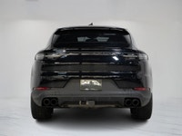 This exceptional 2022 Porsche Cayenne S Coupe is a local Ontario vehicle. Blending coupe-like style... (image 5)