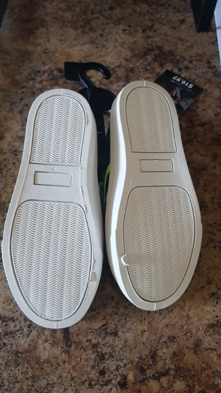 TODDLER SHOES SIZE 9 - BRAND NEW NEVER WORN in Clothing - 9-12 Months in Calgary - Image 3