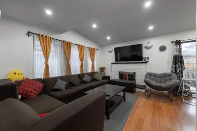 This property boasts an outstanding central location, conveniently close to KPU, nearby parks, and w...