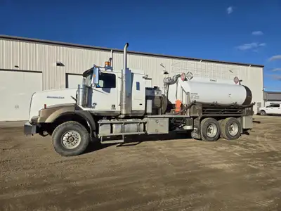 2014 WESTERN STAR 4900SB 6x4 Pressure Tank Truck LOW HOURS! Comes with Detroit DD16 diesel engine, 6...
