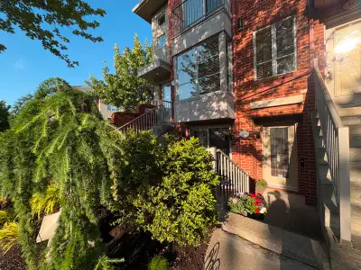 SHOP ANGUS - Condo de deux chambres avec stationnement au garage