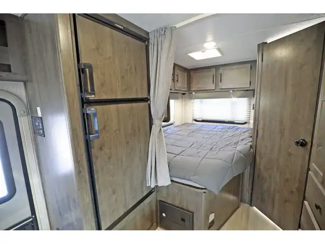 2022 Coachmen Leprechaun 230CB Classe C Compact + 6 Pneus neuf in RVs & Motorhomes in Laval / North Shore - Image 14