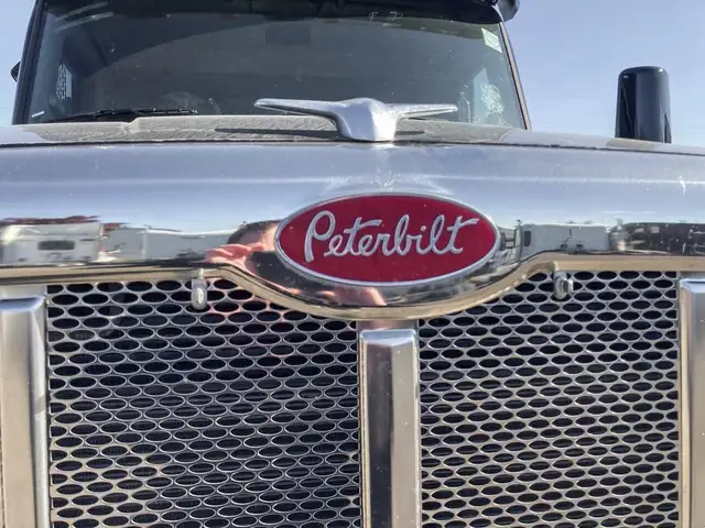 2025 PETERBILT 567 in Heavy Trucks in Edmonton - Image 10
