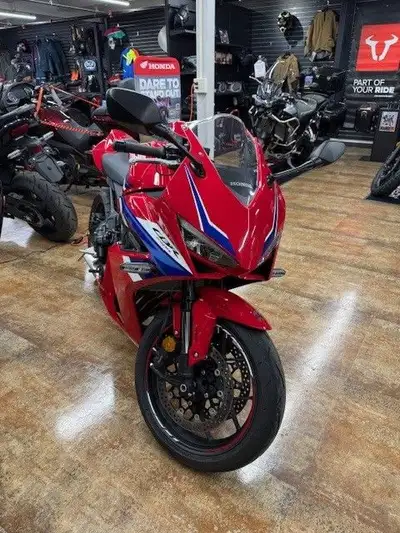 ***FINANCING AVAILABLE!!!*** 665km, all accessories are included in price. -Seat Cowl -Tank Pads -He...