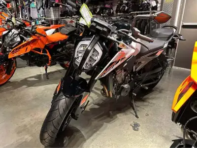 KTM 790 DUKE 2024 ***Entreposage hivernale disponible*** Disponible dès aujourd'hui Rock Moto Sport...