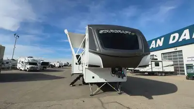 Beautiful Rear Living Floorplan!This unit is the ideal couples trailer, offering:Gorgeous Kitchen Is...