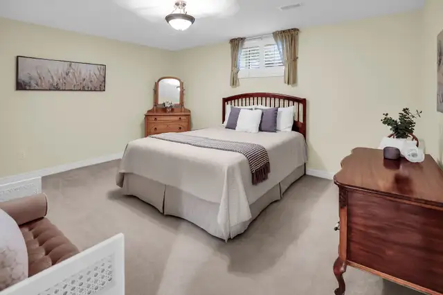 ELEGANT BUNGALOW LIVING ON PRIVATE COURT - 2+1 BED, 3 BATH in Houses for Sale in St. Catharines - Image 10