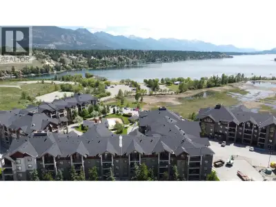 Ultimate Turnkey Mountain Retreat in Invermere Pack your bags and move right in! This meticulously u...