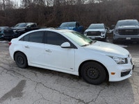 Experience the Perfect Balance of Efficiency and Comfort with the 2015 Chevrolet Cruze 2LT – Your Id... (image 3)