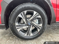 Vehicle Key Features Key Features 17-inch aluminum alloy wheels, 5-spoke, two-tone with machined fin... (image 8)