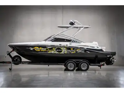 US-RGFDF236B414 Vous cherchez un excellent bateau pour la famille, mais vous voulez aussi qu’il ait...