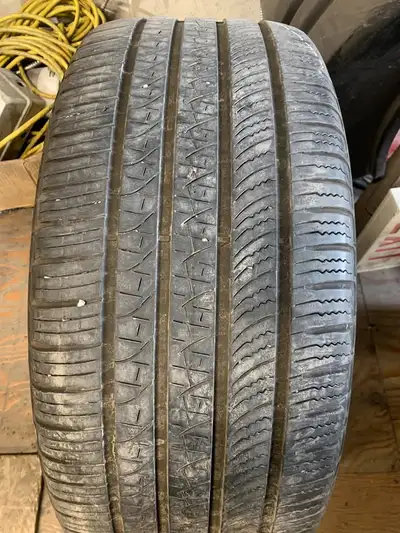 a nice all season Pirelli SUV Truck tire in great shape with decent tread (1 TIRE ONLY) size 275/45/...
