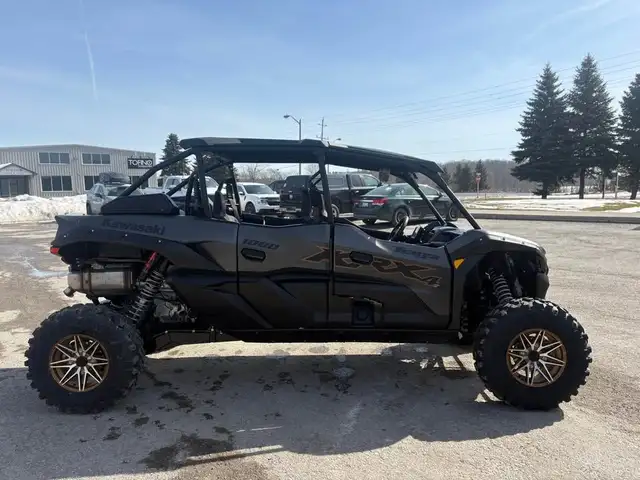 2024 Kawasaki Teryx KRX® 4 1000 eS SE - Metallic Flat Raw Grayst in ATVs in Markham / York Region - Image 6