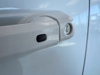 ===== Key Features ===== * 167,152 km * BC-Owned * 6.7L Cummins Turbo Diesel I-6 Engine * 4WD (Four-... (image 8)