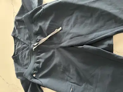 FIGS Scrubs Set in XL Casma Three-Pocket Scrub Top with Jogger pant Navy Blue Never worn, doesn’t fi...