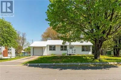 Welcome to 8 Silver Crescent. Nestled boldly on a corner double lot ,this home boasts 3 bedrooms on...