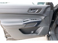 FAMILY READY COMFORT - Multi-Passenger Comfort - Power Panoramic Sunroof - 10-Way Power Heated Drive... (image 8)