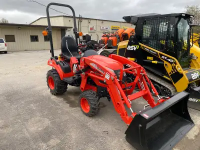 22hp, 4wd, hydrostatic, loader with Qtach bucket HOURS: 1 If you would like more information about t...