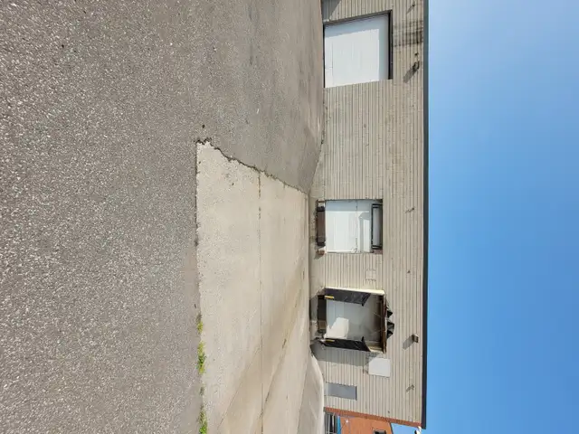 WAREHOUSE SPACE WITH OVERNIGHT PARKING in Commercial & Office Space for Rent in Mississauga / Peel Region - Image 6