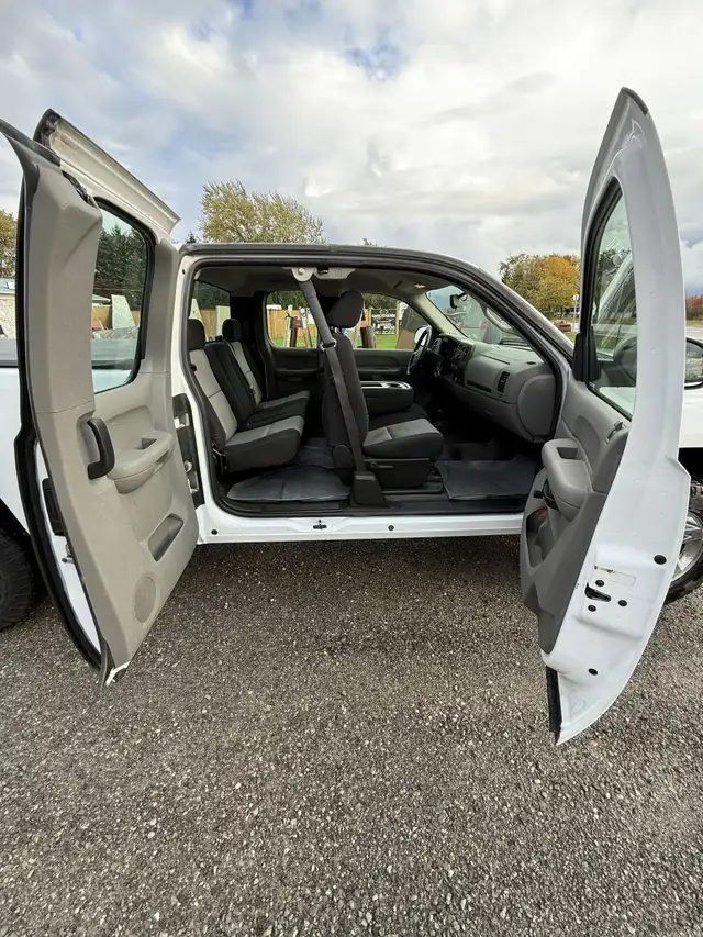 2008 GMC Sierra 1500 - 4WD - ONLY 78000kms!!! in Cars & Trucks in St. Catharines - Image 10