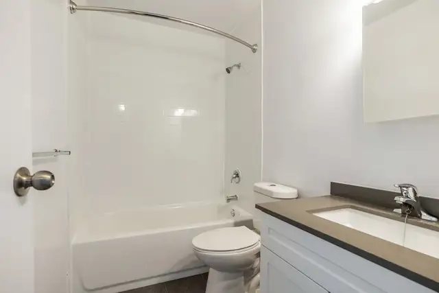 Pontiac Court Highrise - 2 Bedroom available at 1270 Pontiac Cou in Long Term Rentals in Sarnia - Image 16