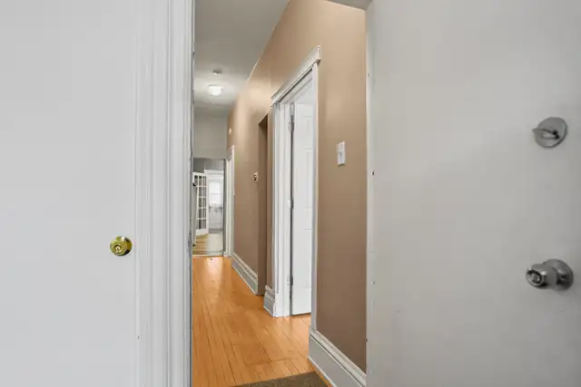 230 Percy Street - 2 Bedroom Lower Unit - Move-In Ready! - 2 Bed in Long Term Rentals in Ottawa - Image 4