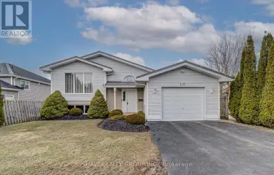 Welcome to 271 College st W in the picturesque town of Waterford, where this beautifully maintained...