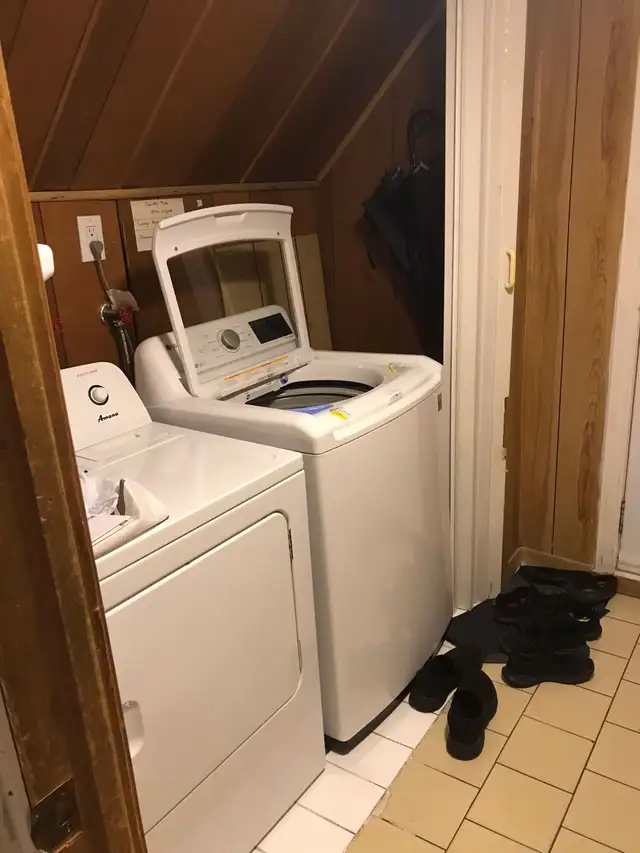 september- All females - Room for rent near seneca newnham in Room Rentals & Roommates in Markham / York Region - Image 11