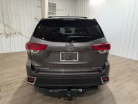 No Accidents, Locally Owned Vehicle! New Brakes and Rotors!The 2018 Toyota Highlander AWD XLE 8 Pass... (image 5)