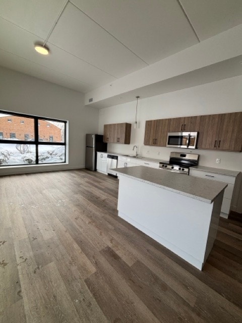 East City One Bedroom Plus Den - Groundfloor Unit | Long Term Rentals ...