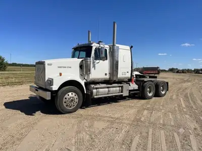 2010 Western Star 4900FA 6x4 Sleeper Truck Tractor Comes with a Detroit DD15 diesel engine, 1333796...