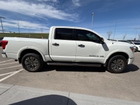 2018 NISSAN TITAN PLATINUM RESERVE 4X4 * ACCIDENT FREE CARFAX * LOW KM * 360 CAMERA FEATURES INCLUDE... (image 6)
