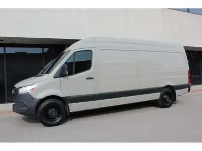2020 MERCEDES SPRINTER 2500 - HIGH ROOF -- SHOWROOM CONDITION!!! 3.0L V6 DIESEL ENGINE !!! 3 SEATER...