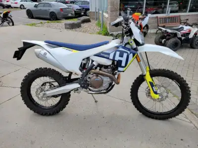 This very clean street-legal enduro bike has low-kms! The rear turn-signals are included (not shown)...