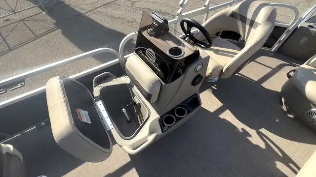 2021 Sun Tracker Bass Buggy 18 DLX Merc 40 4Stroke Command Thrus in Powerboats & Motorboats in Prince Albert - Image 12