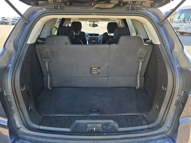 2016 Chevrolet Traverse in Cars & Trucks in Calgary - Image 32
