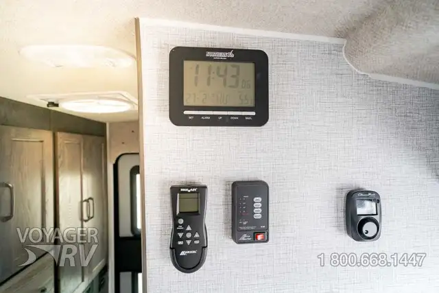 2027 Northern Lite 10.2EX Dry Bath Limited Edition in Travel Trailers & Campers in Kelowna - Image 34