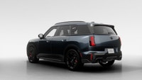 Le tout nouveau *MINI Countryman Cooper JCW 2027 *est aussi audacieux et aventurier que vous. Que vo... (image 1)