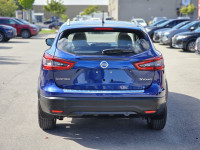 The 2023 Nissan Qashqai SV in AWD offers both style and functionality with its versatile capabilitie... (image 4)