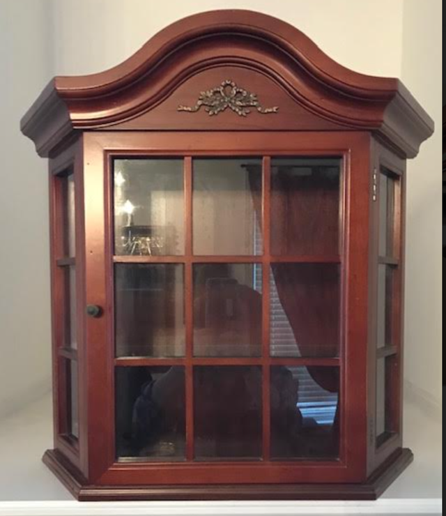 Vintage Bombay Co Wall Curio Cabinet with 2 Glass shelves in Bookcases & Shelving Units in City of Toronto - Image 5