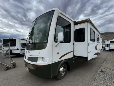 2007 Newmar Bay Star 3201 Four-Season Class A Motorhome The 2007 Newmar Bay Star 3201 offers spaciou...