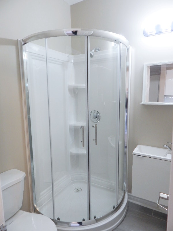 NEWLY RENOVATED BACHELOR APARTMENT FOR RENT HINTONBURG Room Rentals