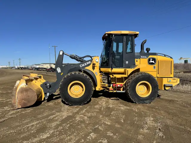 2019 DEERE 544L in Heavy Equipment in Lethbridge - Image 6