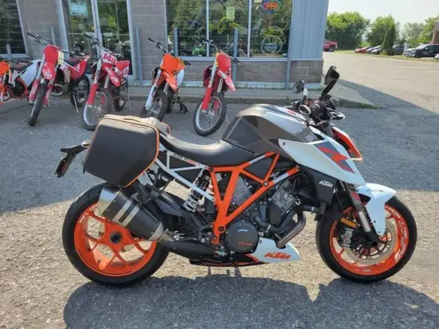 2017 KTM 1290 Super Duke R in Sport Touring in Ottawa - Image 2