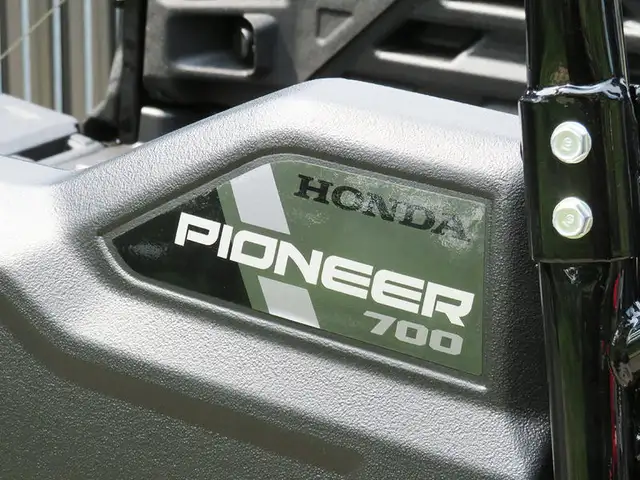 2025 Honda Pioneer 700-2P DLX in ATVs in Cambridge - Image 15