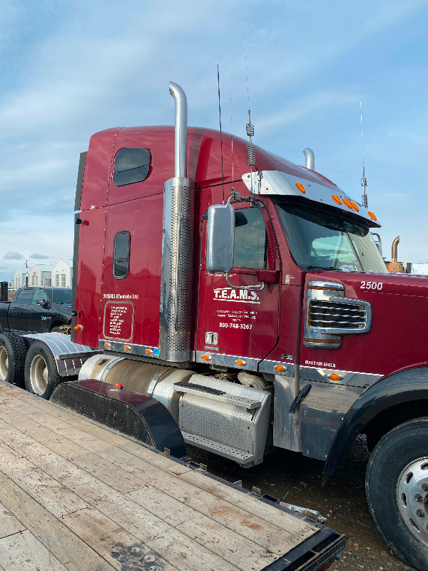 2012 Freightliner Coronado in Heavy Trucks in Lethbridge - Image 2