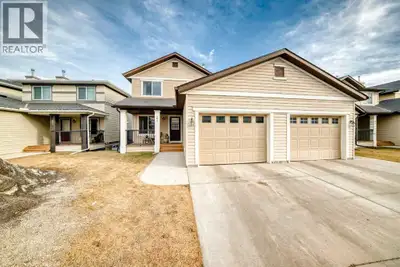 ***$20,000 PRICE REDUCED FOR QUICK SALE***Welcome to this well-maintained half duplex located in the...